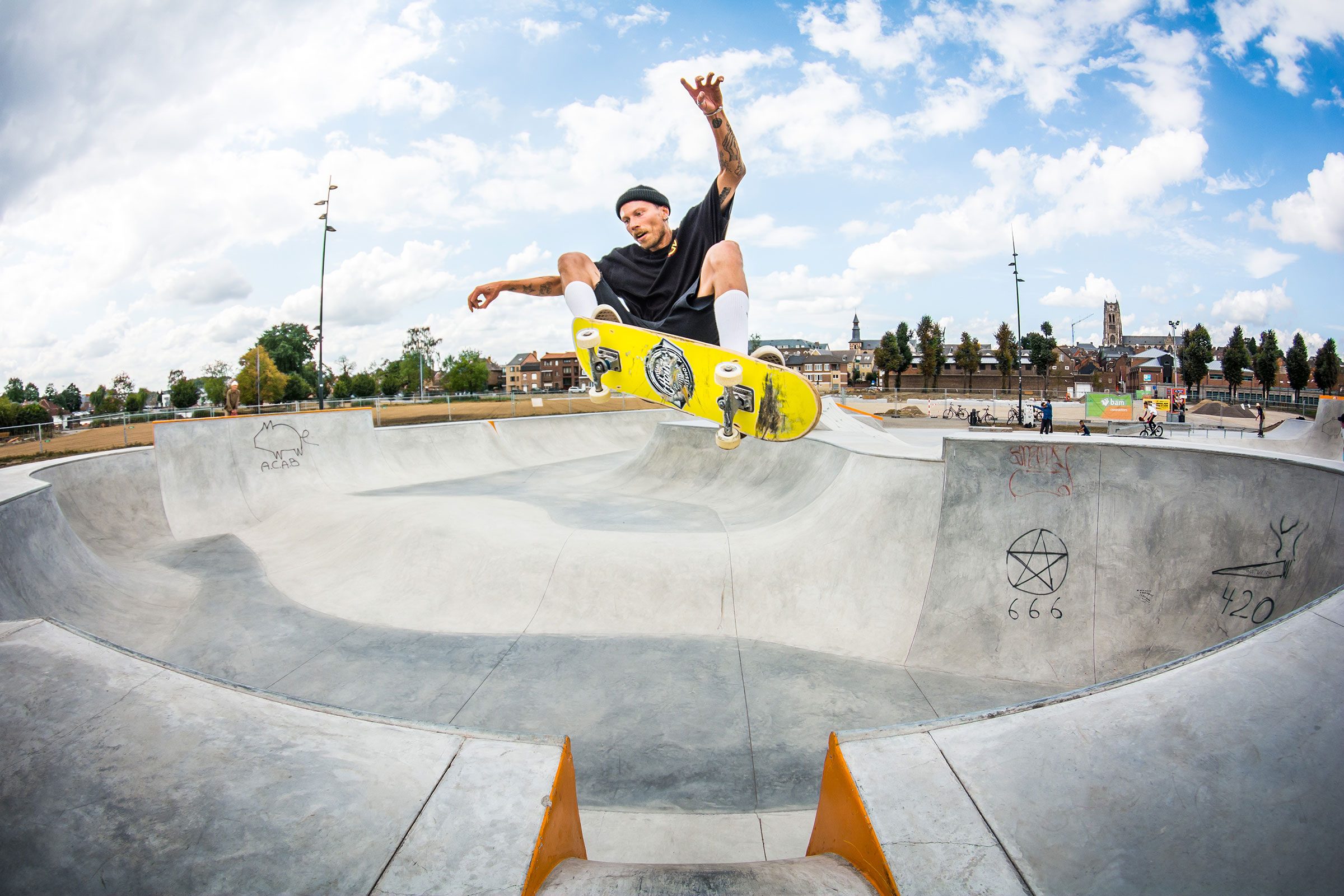 bs 180 by @jrobert.riga at Skatepark Tongeren Photo by @jove1973